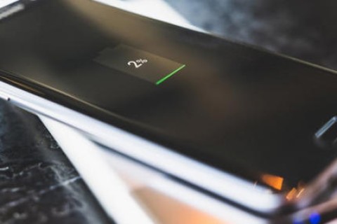 Qual a melhor forma de carregar o celular para preservar a bateria?