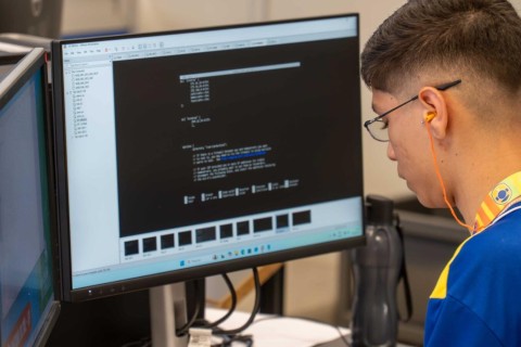 Setor de TIC deve gerar 147 mil vagas até o fim de 2025; parceria entre SENAI e empresas pretende ampliar formação na área